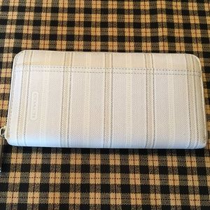 NWT  Coach Large Zip Around Wallet